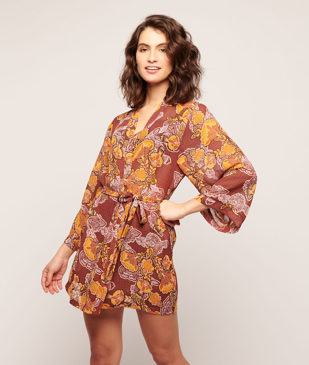 Kimono imprimé fleuri marron.