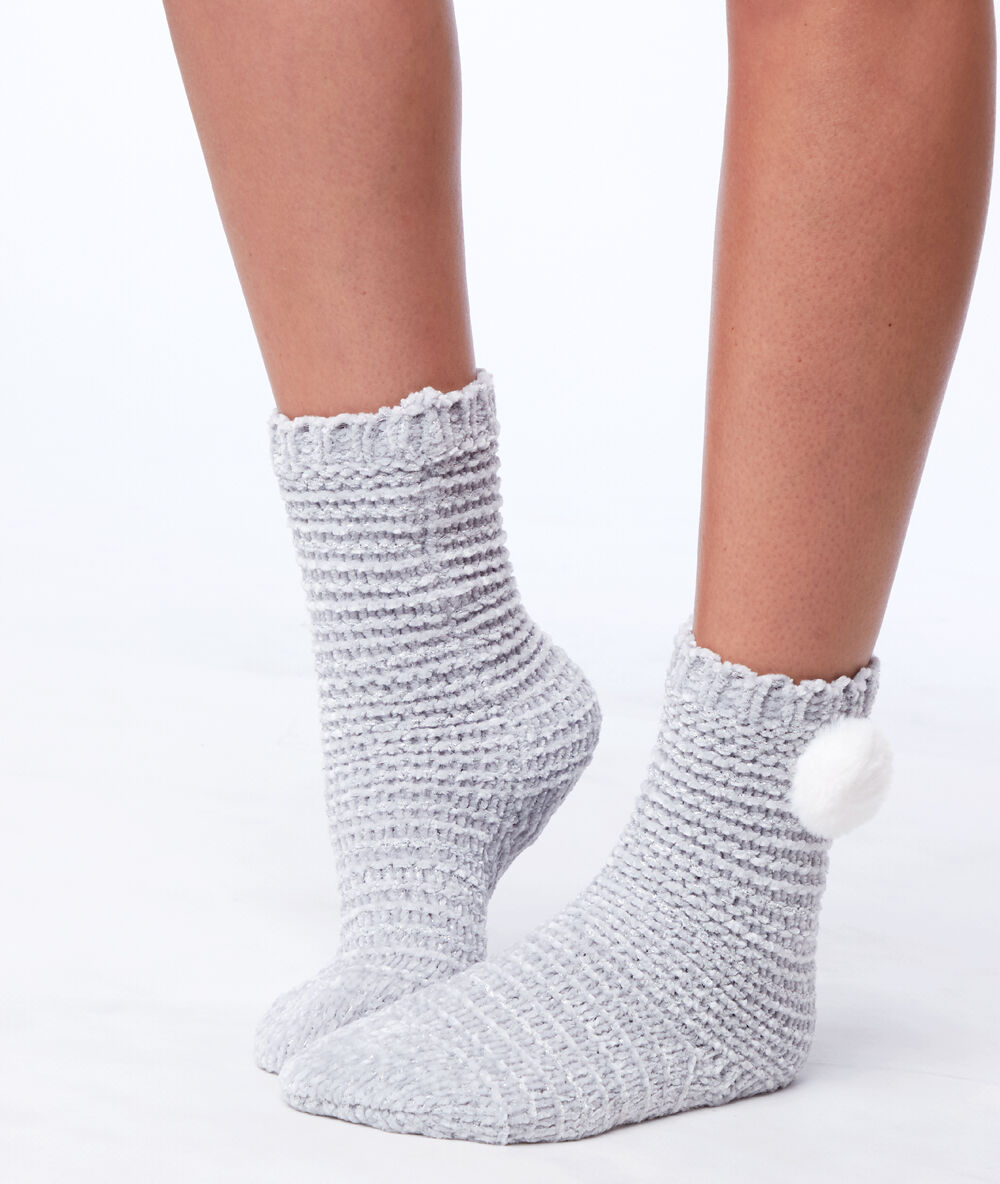 Chausettes homewear à pompon gris.