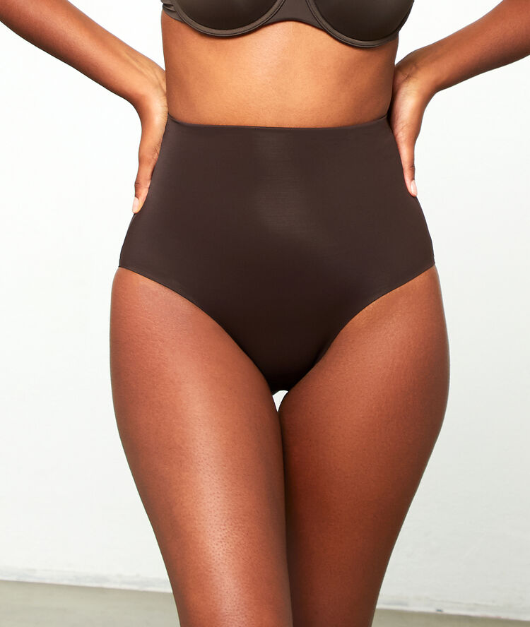 Culotte taille haute - niveau 3 : silhouette remodelée marron.
