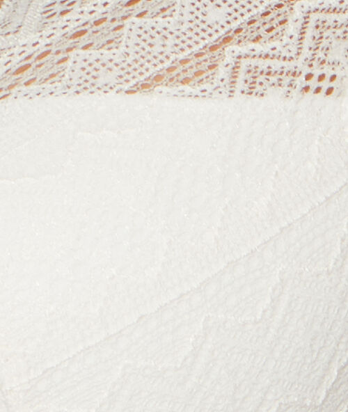 Soutien-gorge n°6 - triangle ampliforme en dentelle, bonnet d blanc.