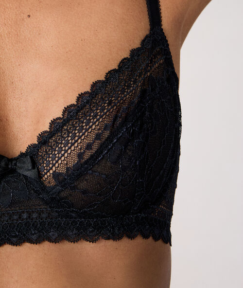 Soutien-gorge corbeille en dentelle noir.
