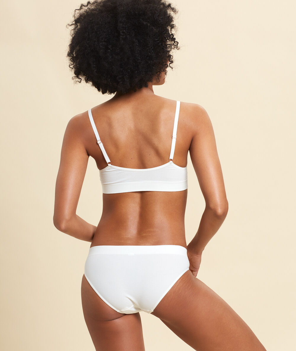 Slip seamless ecru.