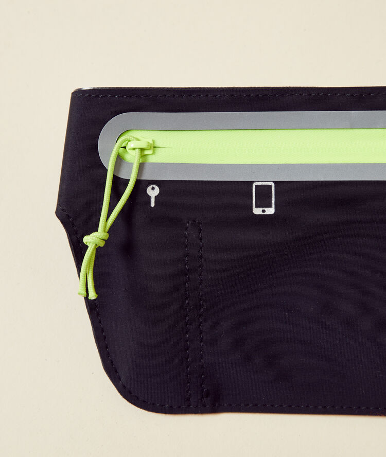 Sac banane de sport noir.