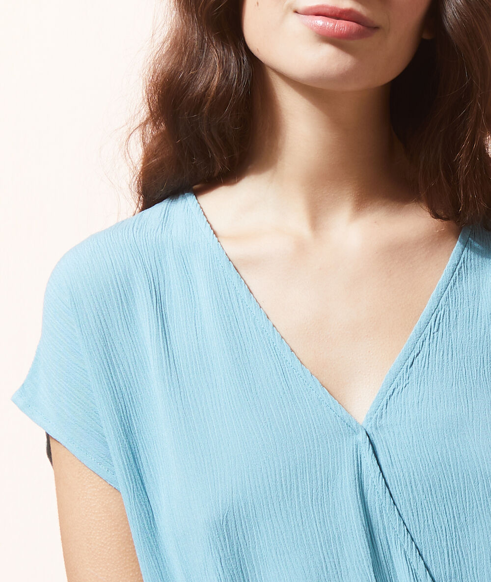 Top manches courtes bleu vif.