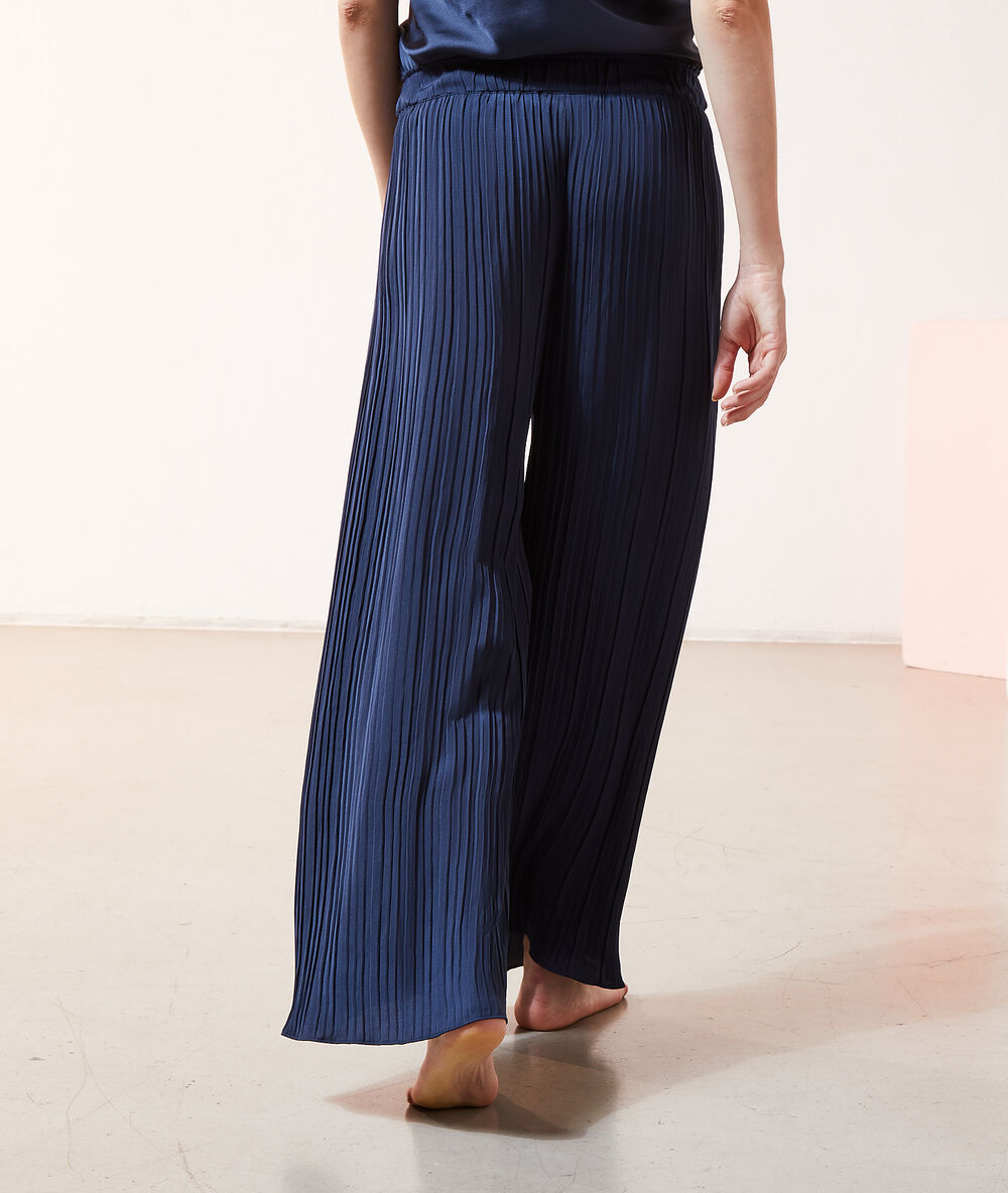Pantalon plissé satiné marine.