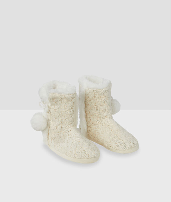 Chaussons bottines fourrés pompons Chaussons bottines fourrés pompons;${refinementColor}
