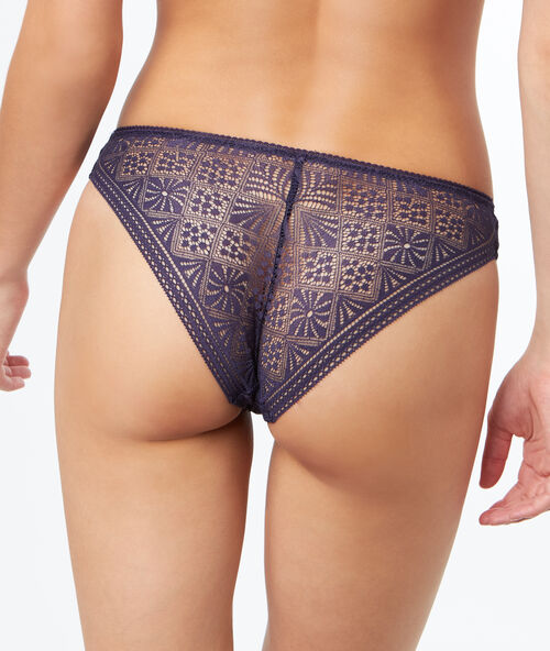 Culotte en dentelle marine.