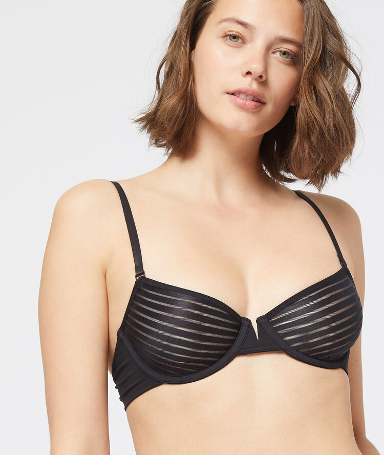 Soutien-gorge corbeille effet invisible noir.