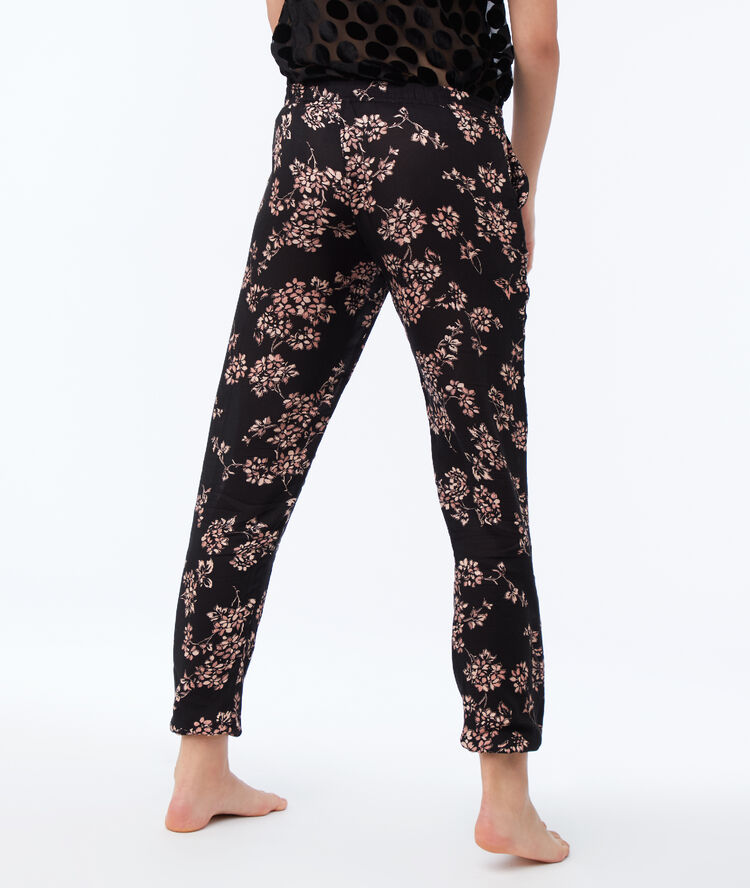 Pantalon satin noir.