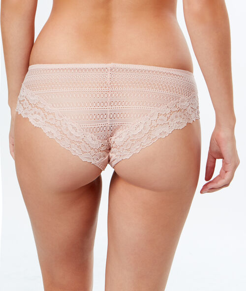 Shorty en dentelle rose poudre.