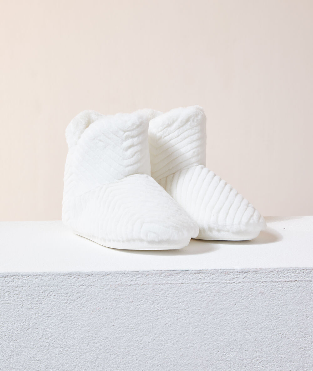 Chaussons bottines ecru.