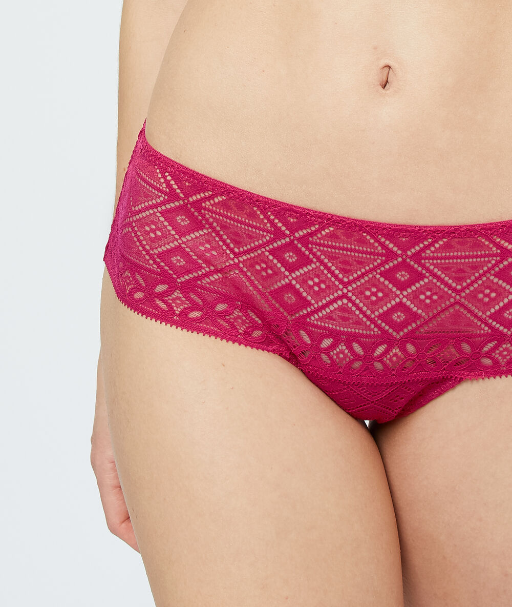 Shorty en dentelle fushia.