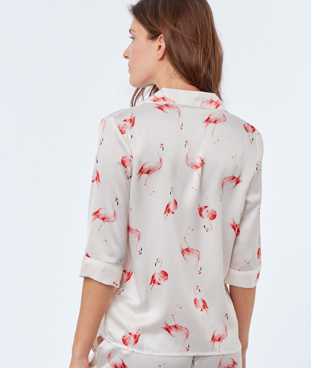 Chemise de pyjama ecru.