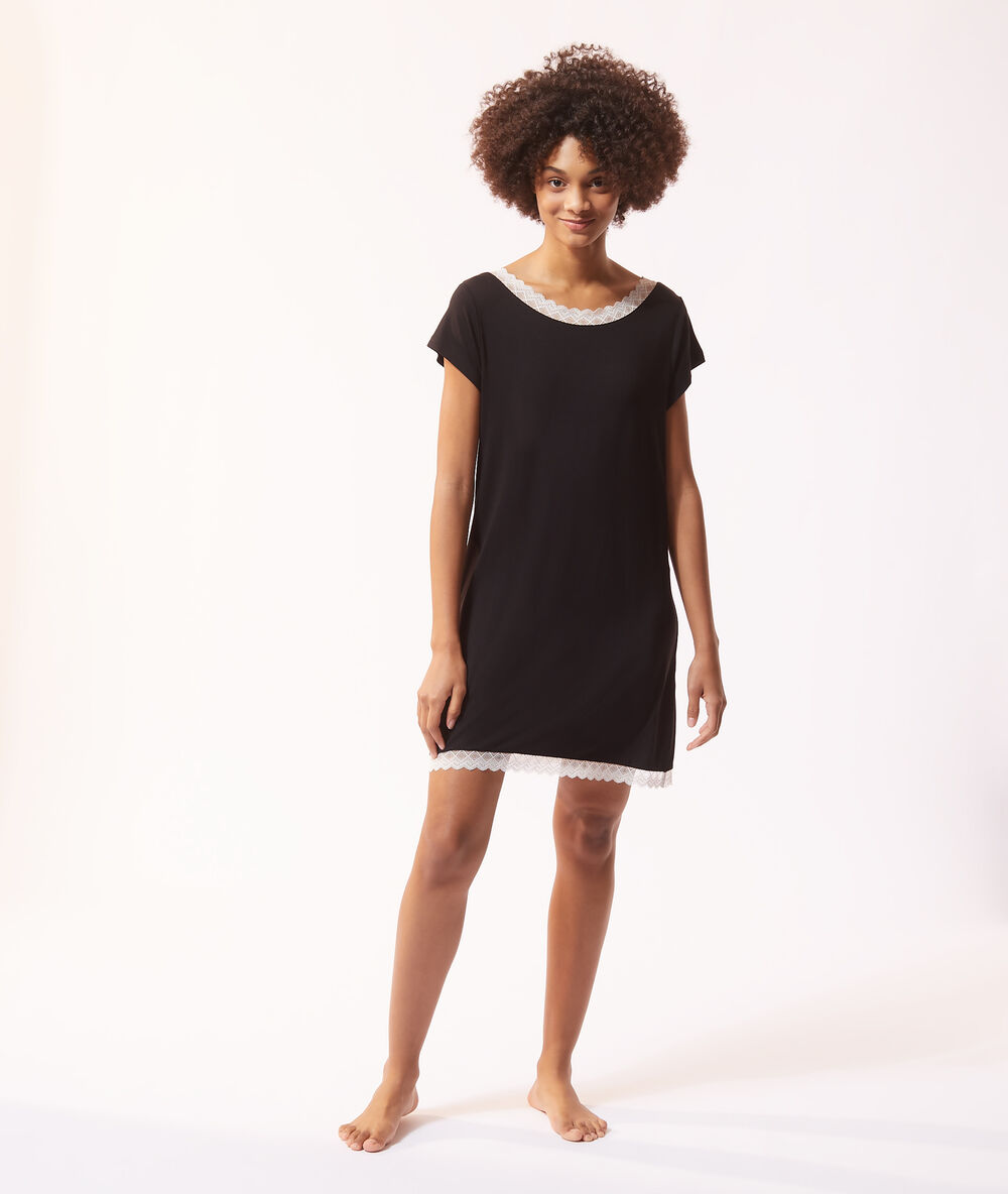 Chemise de nuit bas dentelle noir.