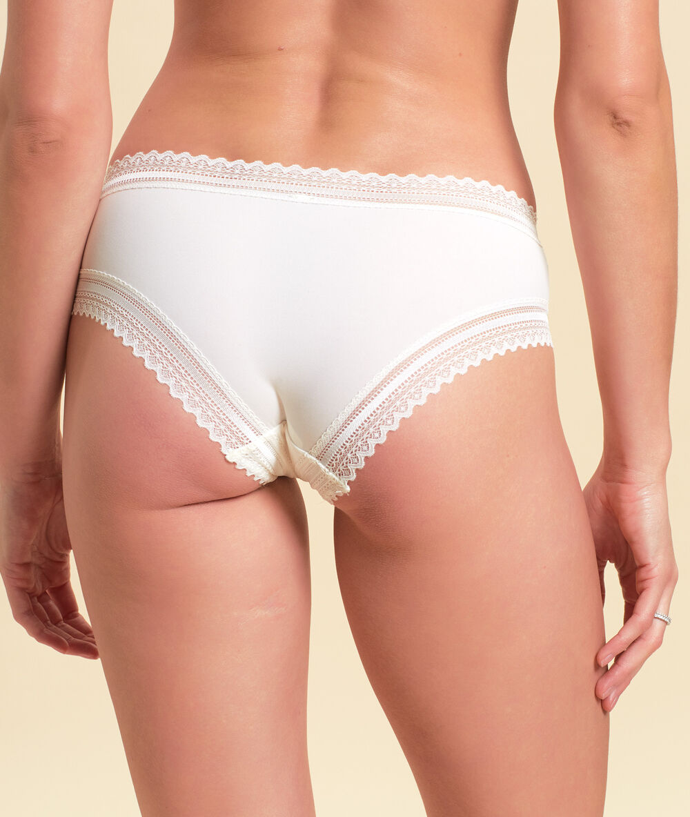 Shorty en microfibre, bords dentelle ecru.