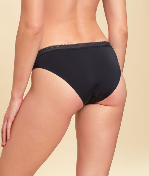 Culotte micro et dentelle noir.