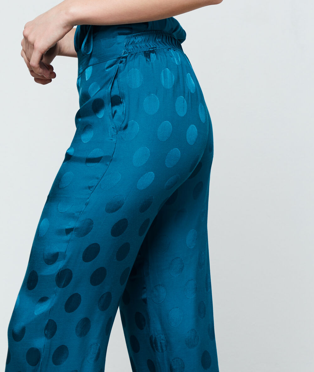 Pantalon à pois vert.