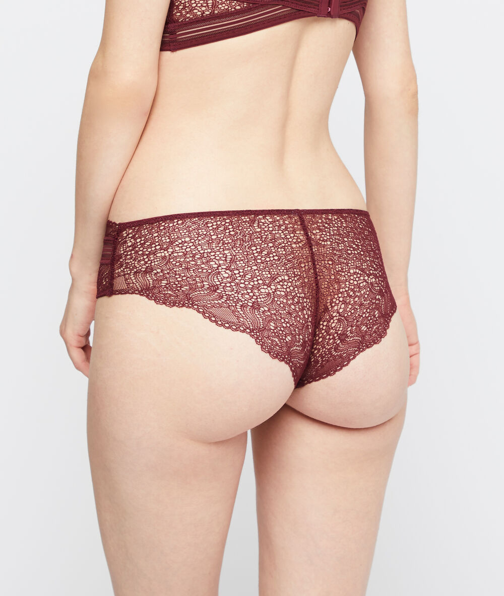 Shorty en dentelle prune.