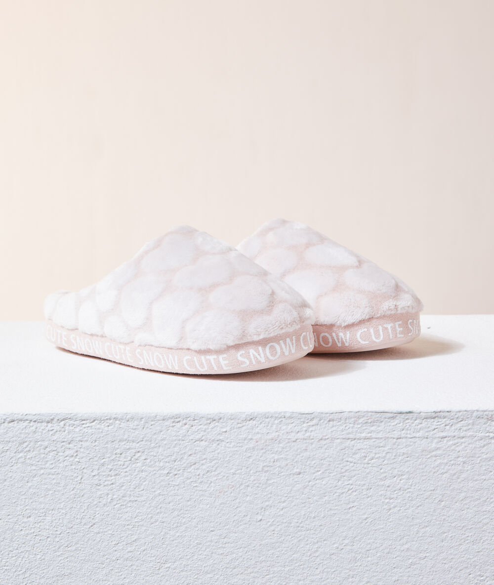 Chaussons mules motifs coeur "snow cute" rose.