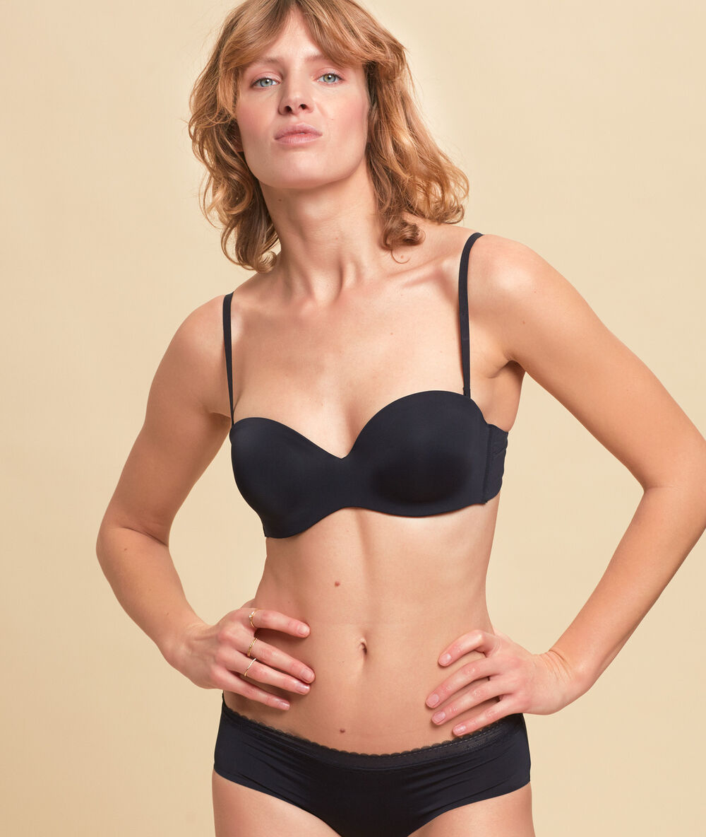 Shorty micro et dentelle noir.