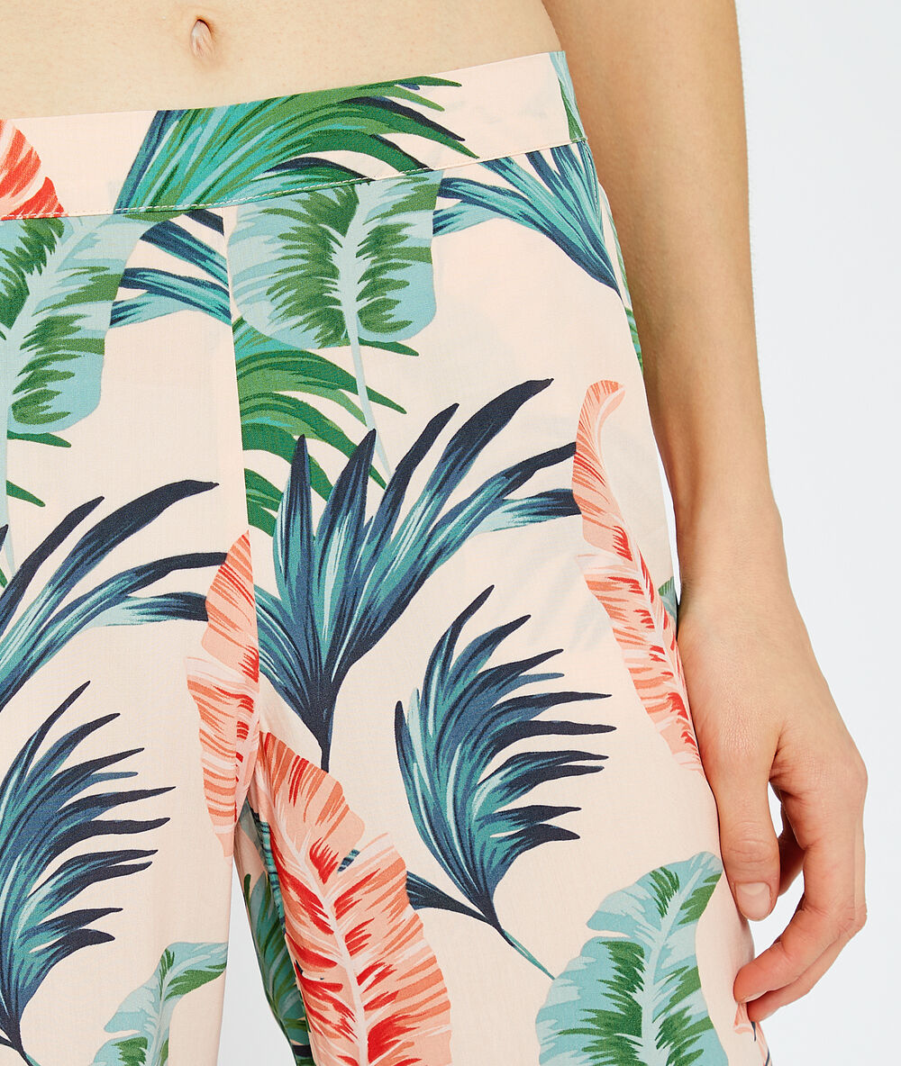 Pantalon imprimé rose.