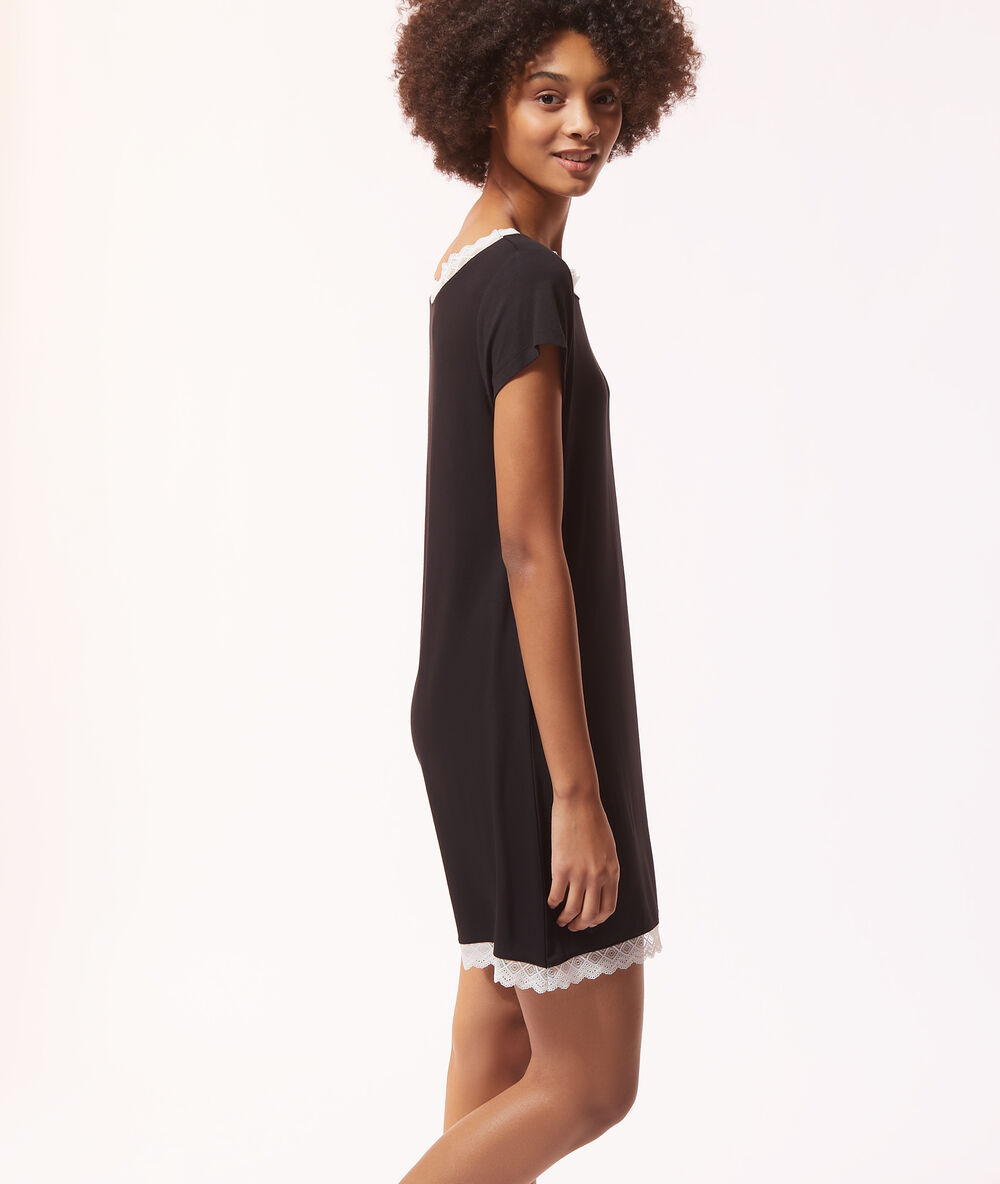 Chemise de nuit bas dentelle noir.