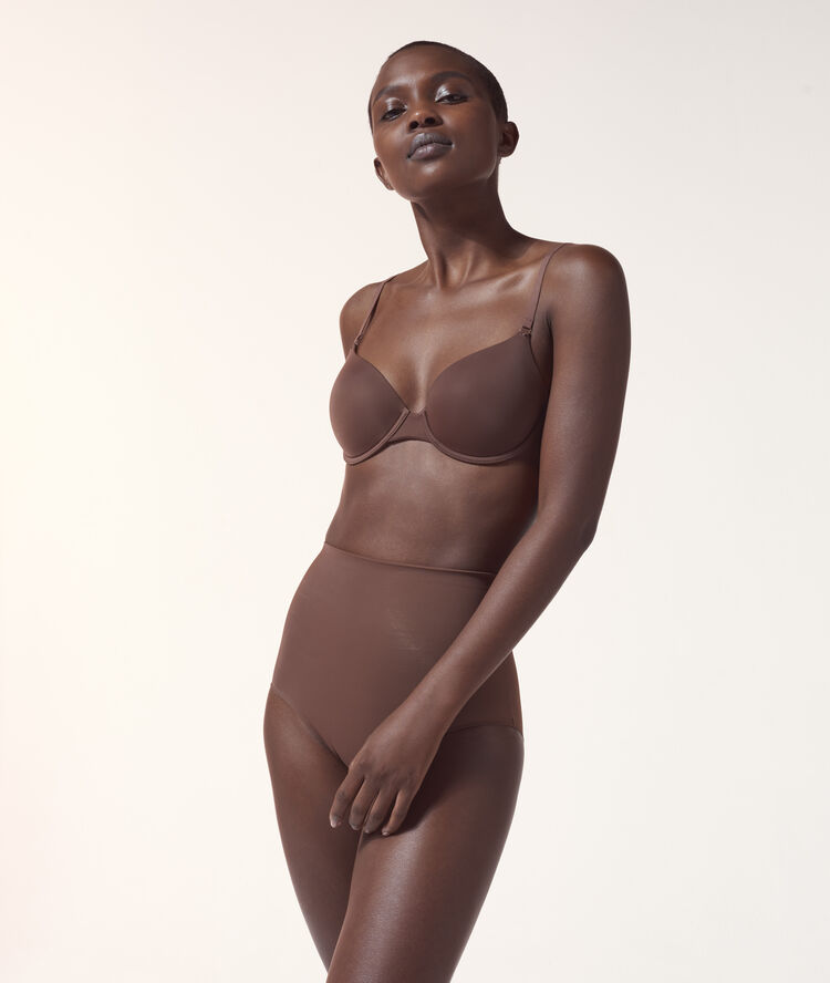 Culotte taille haute - niveau 3 : silhouette remodelée marron.