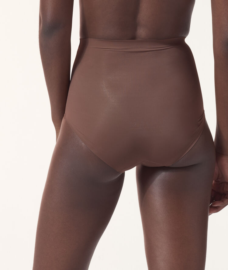 Culotte taille haute - niveau 3 : silhouette remodelée marron.