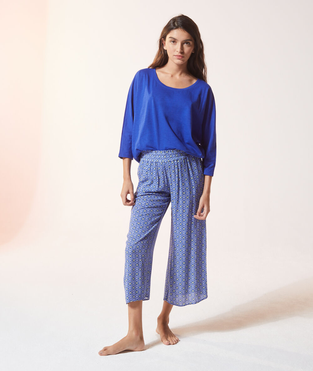 Top manches longues bleu.