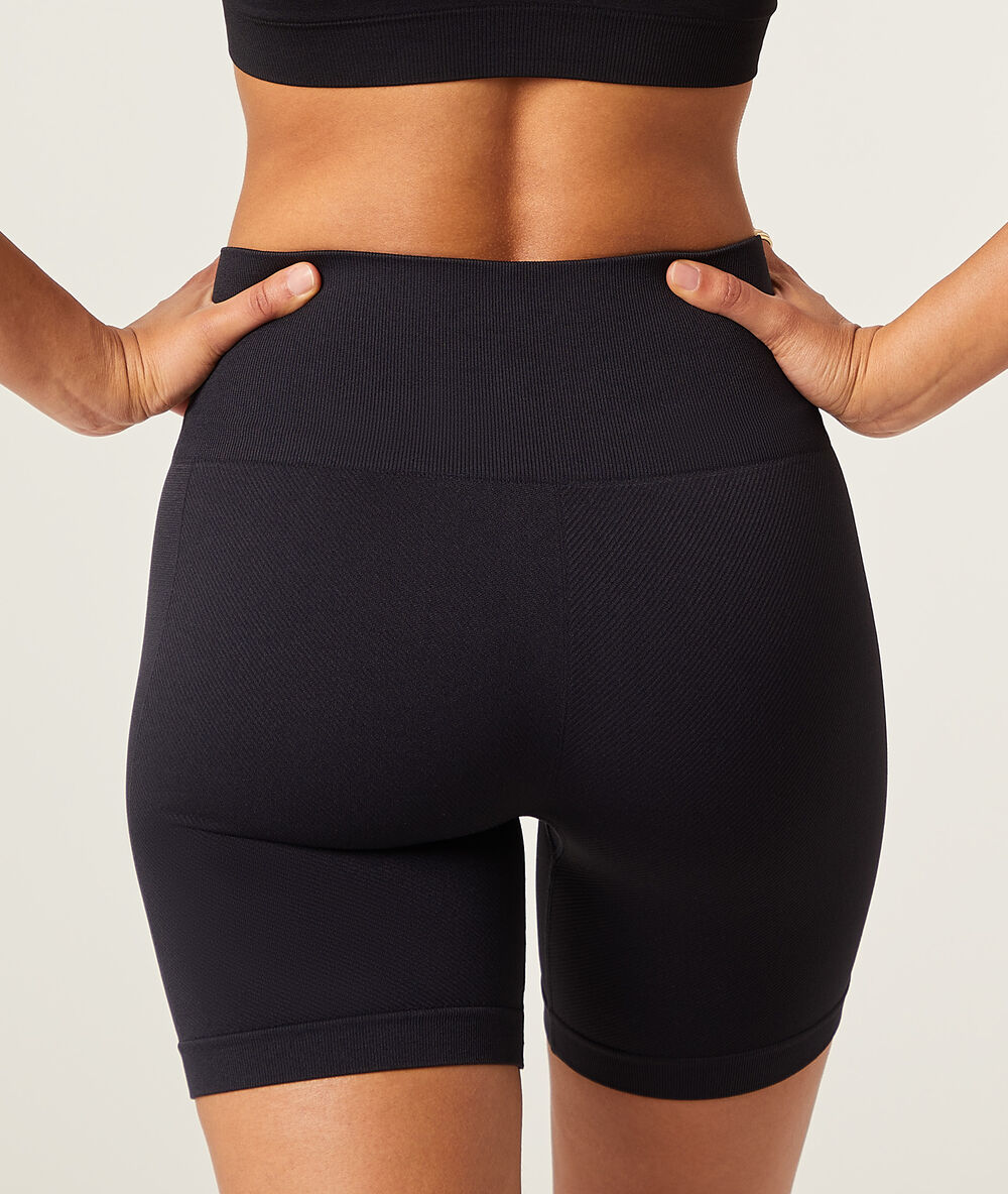 Cycliste de sport noir.