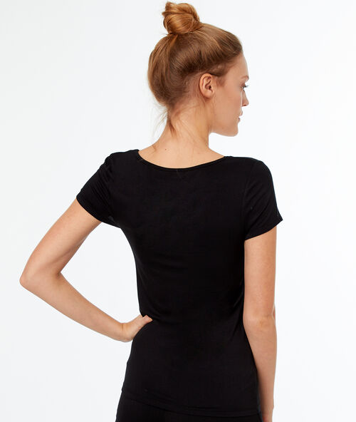 T-shirt décolleté dentelle noir.