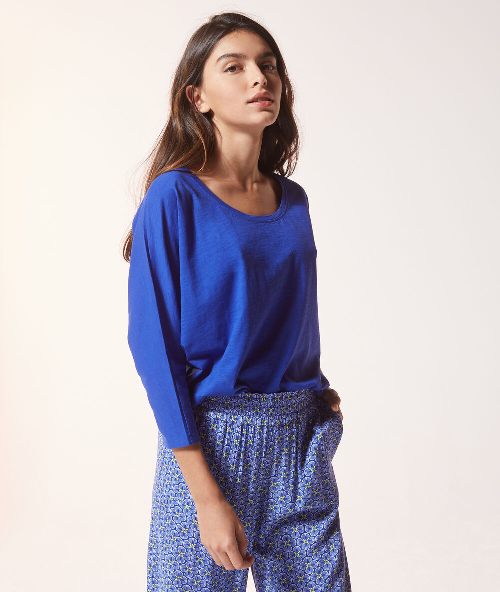 Top manches longues bleu.