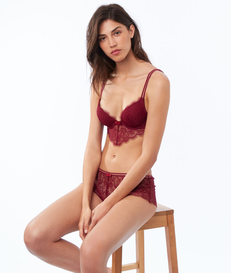 Shorty en dentelle délicate bordeaux grenat.