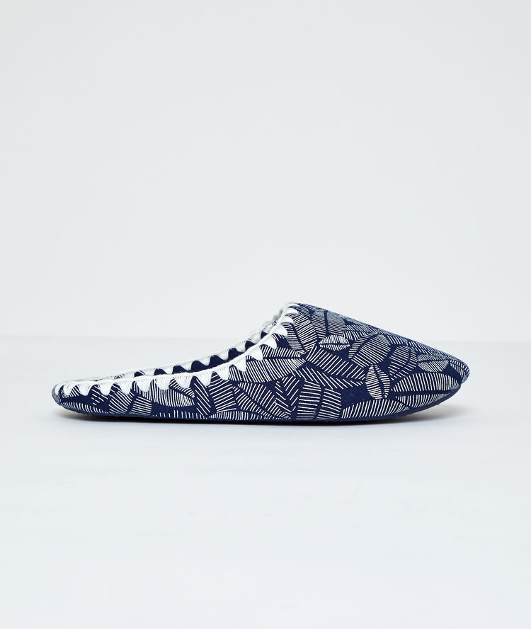 Mules imprimé feuillage bleu.