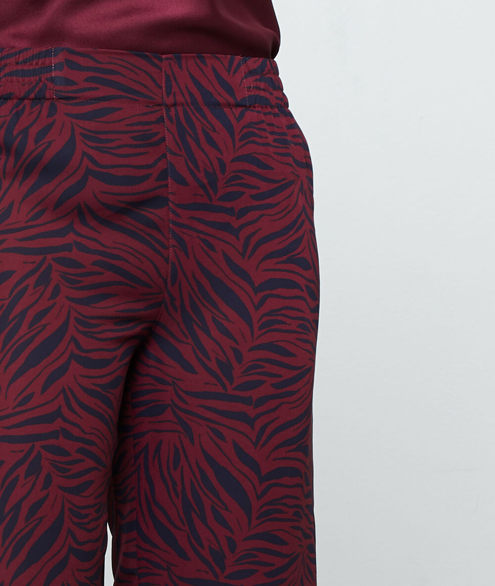 Pantalon imprimé bordeaux grenat.