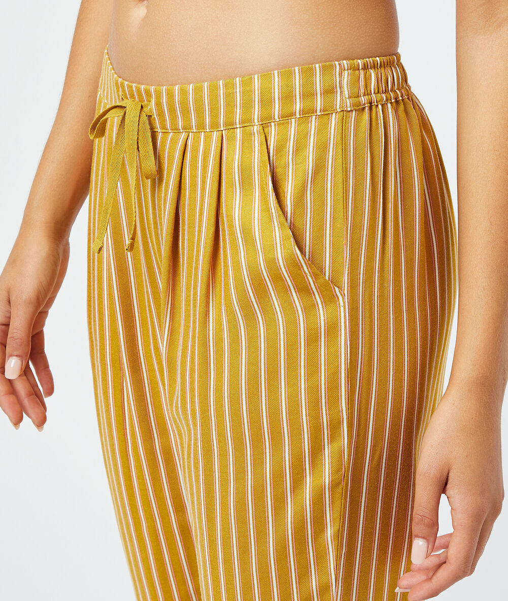 Pantalon à rayures anis.