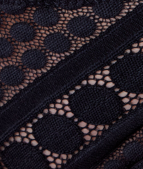 Tanga tout dentelle noir.