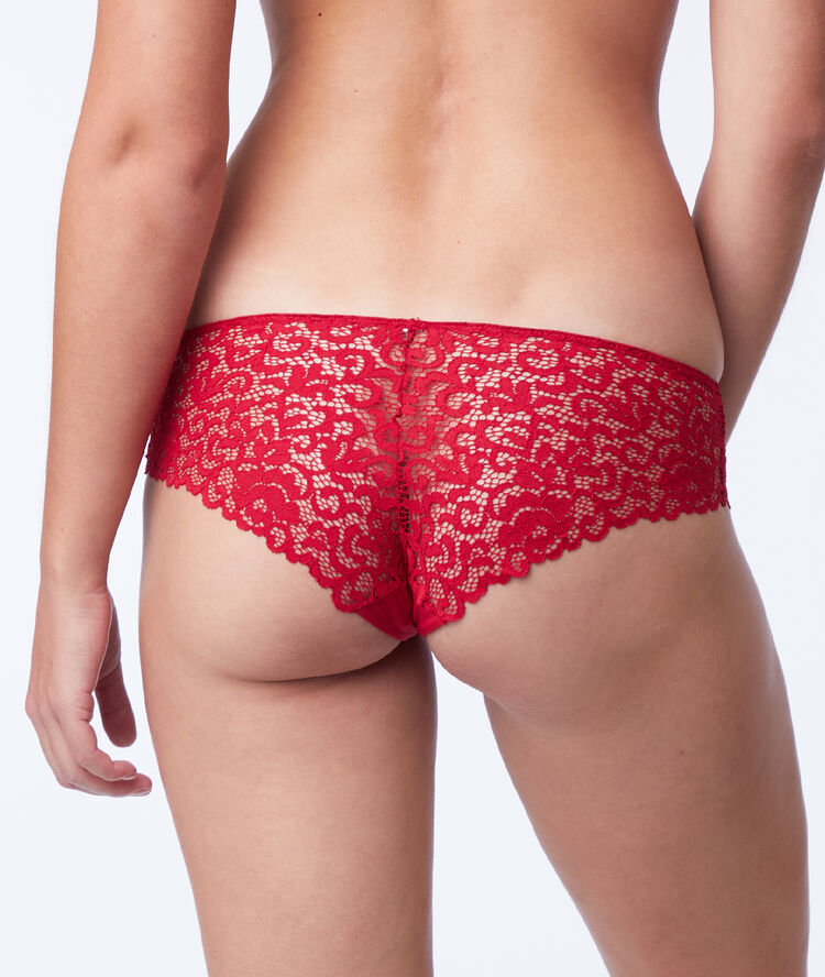 Shorty en dentelle rouge.