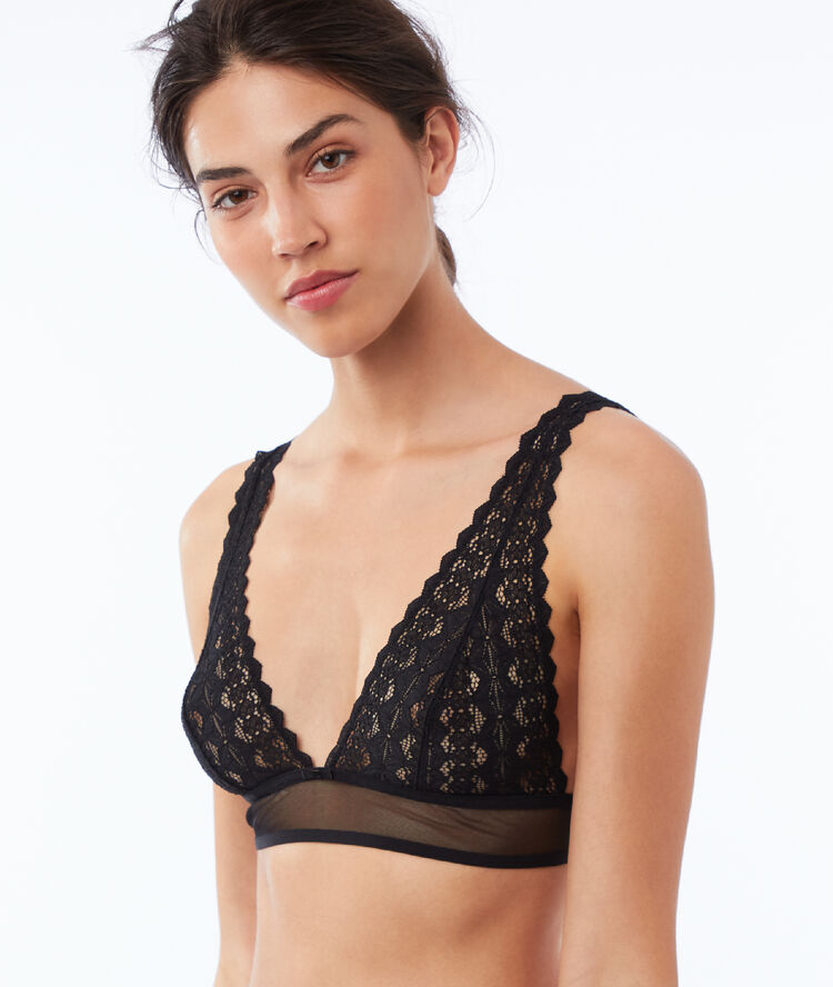 Triangle en dentelle noir.