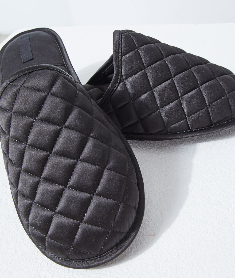 Chaussons mules matelassées noir.