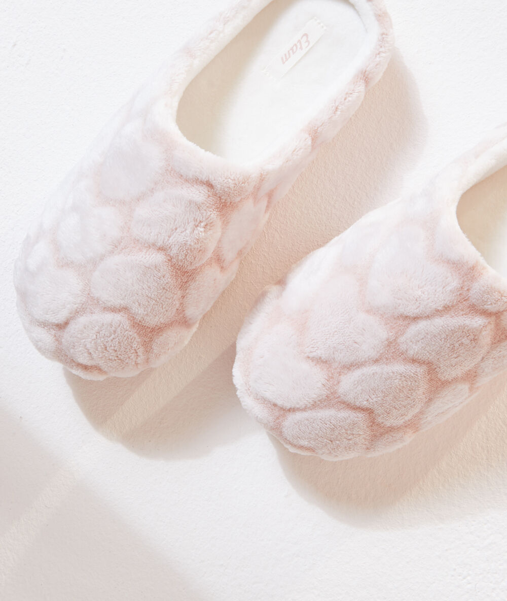 Chaussons mules motifs coeur "snow cute" rose.