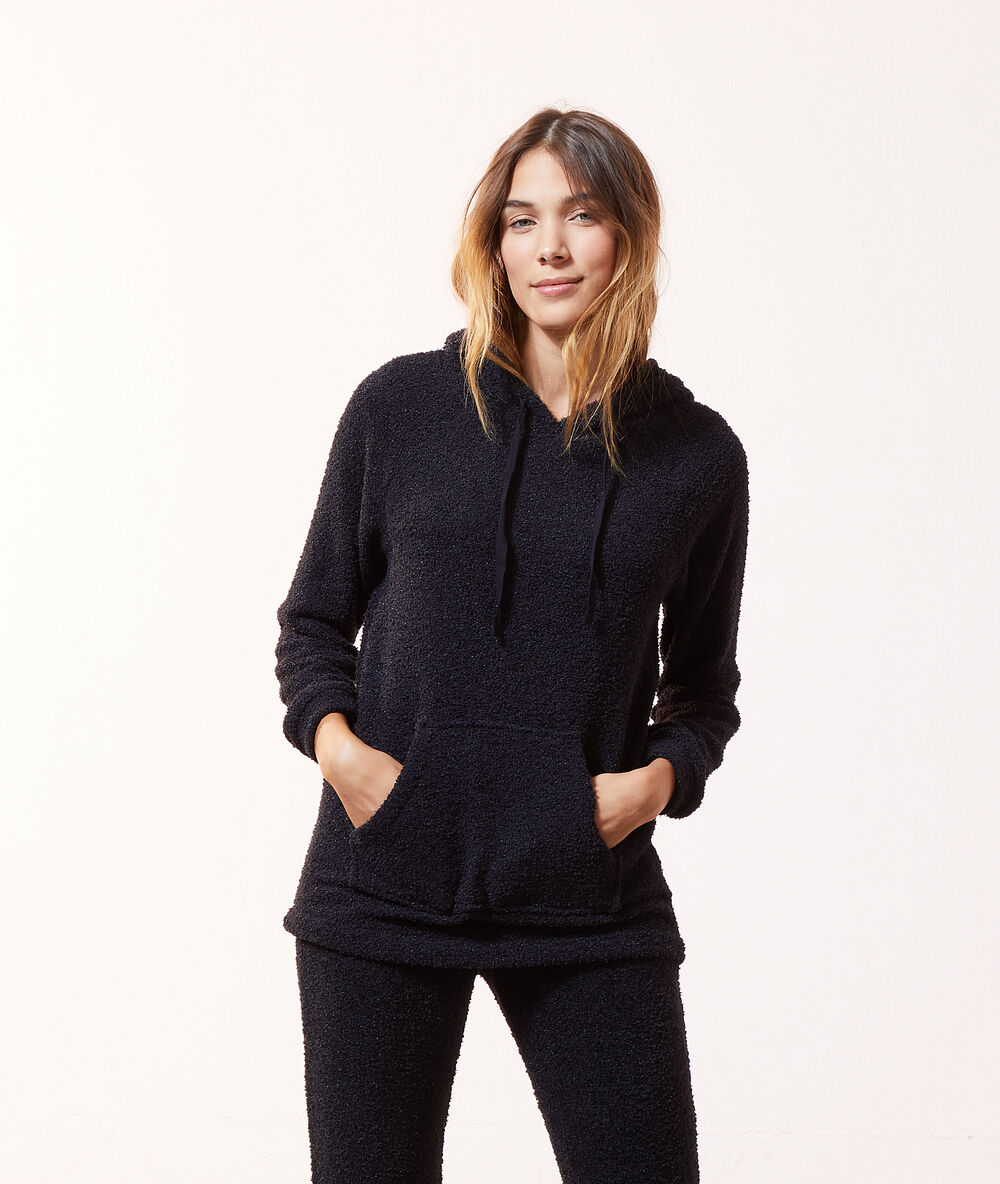 Sweatshirt en peluche noir.