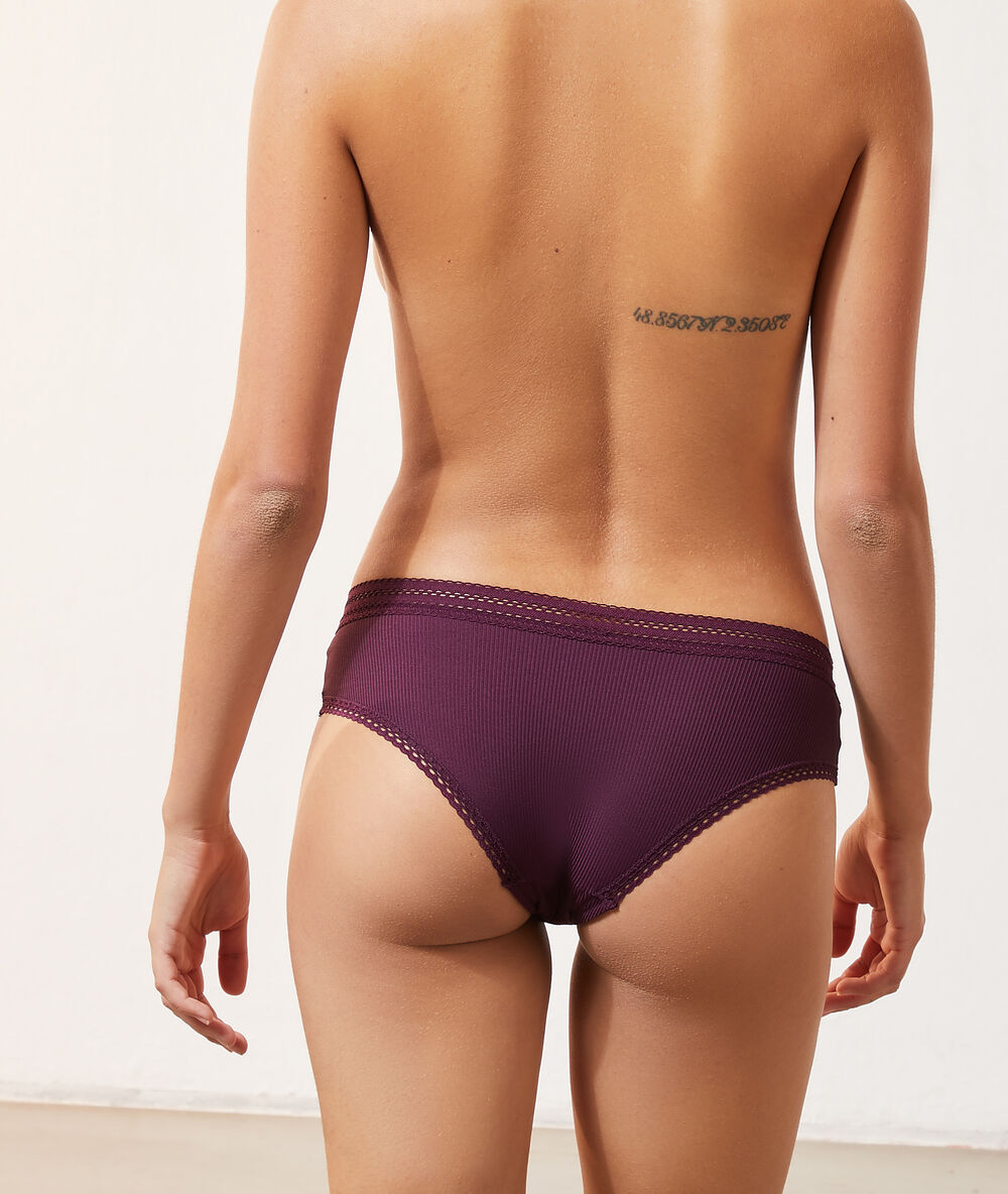Shorty microfibre détails dentelle prune.