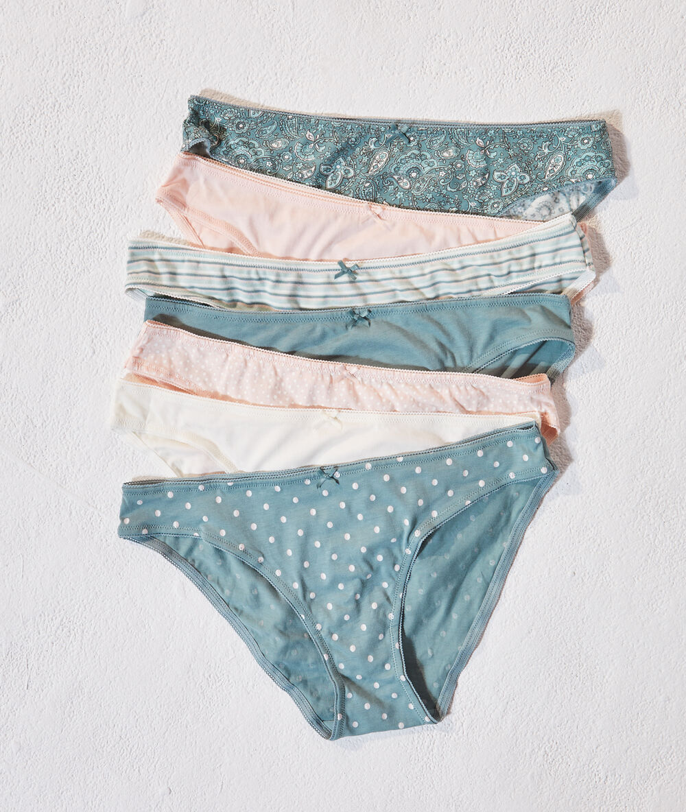 Lot de 7 slips kaki.