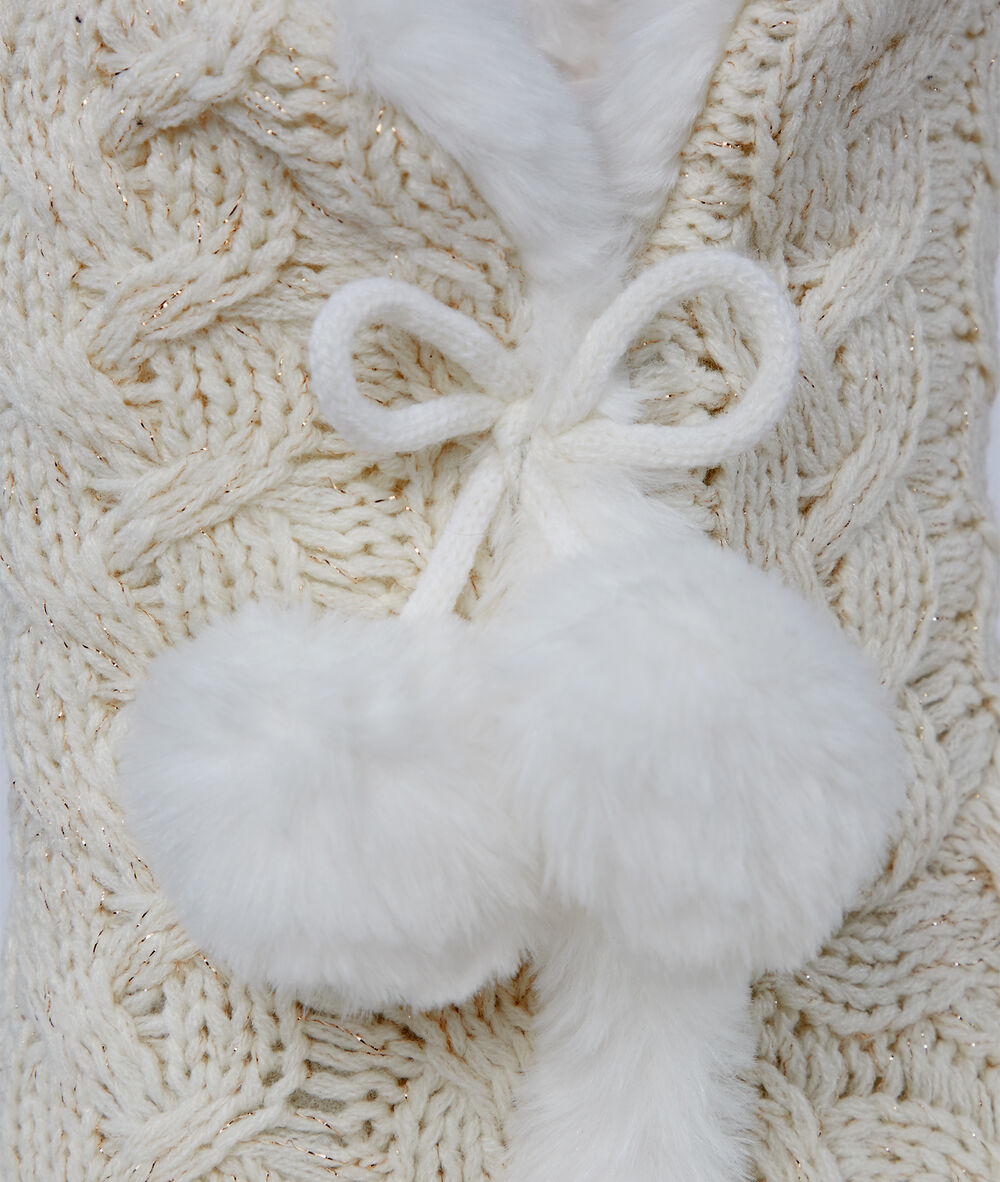 Chaussons bottines fourrés pompons ecru.