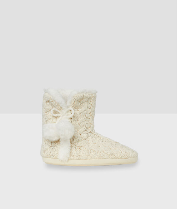 Chaussons bottines fourrés pompons Chaussons bottines fourrés pompons;${refinementColor}