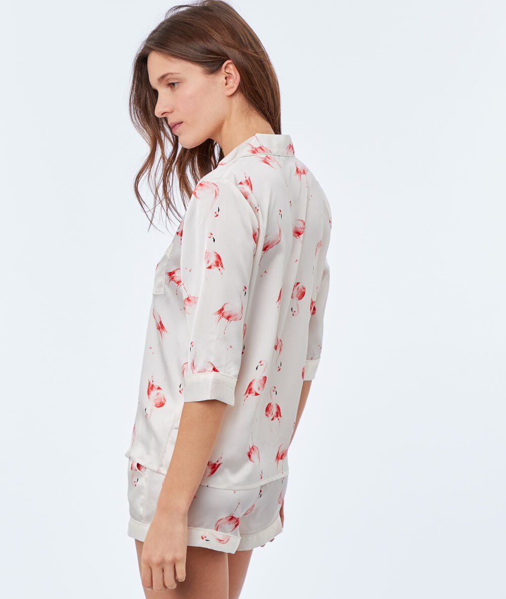 Chemise de pyjama ecru.