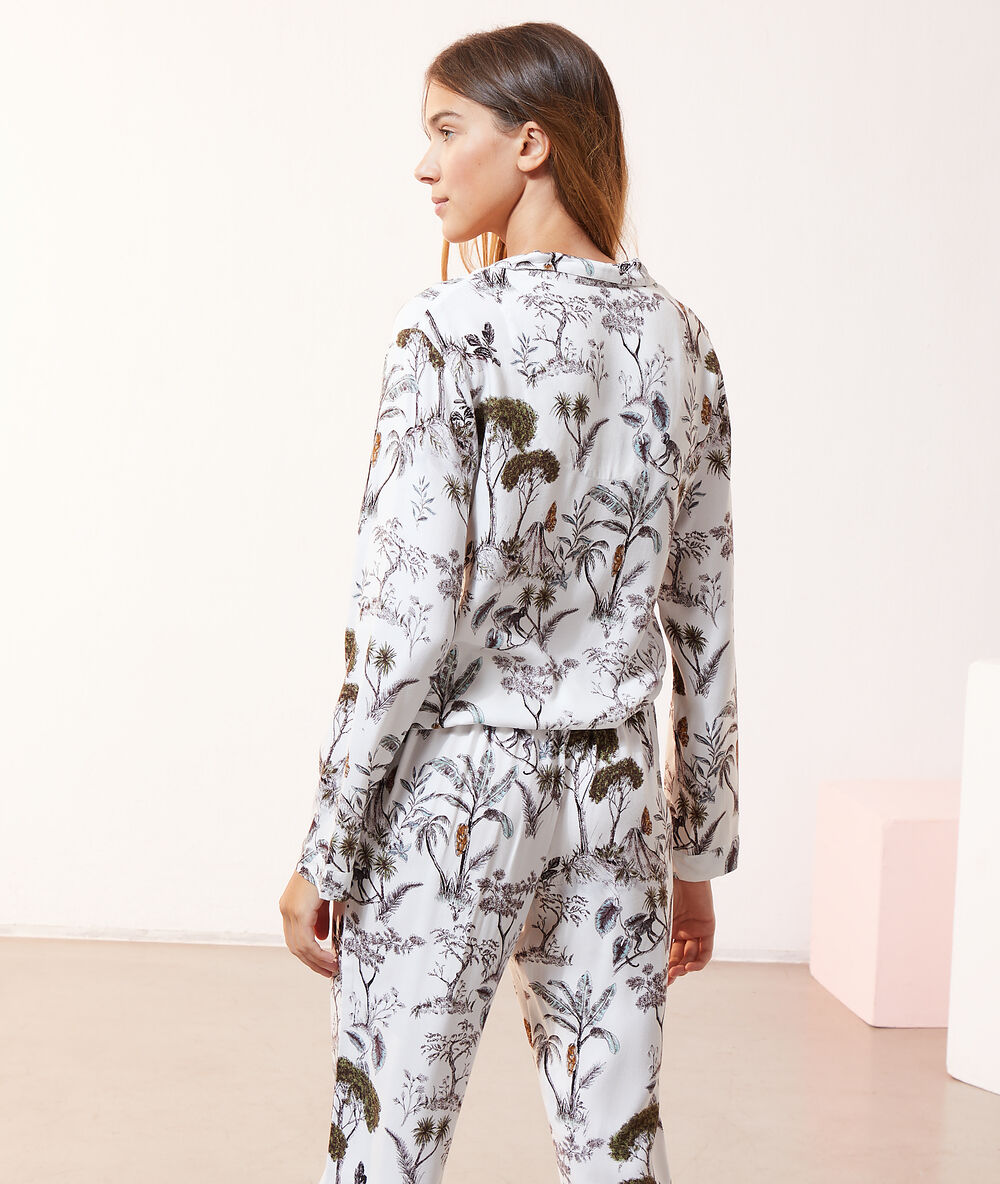 Chemise de pyjama imprimé paysage ecru.