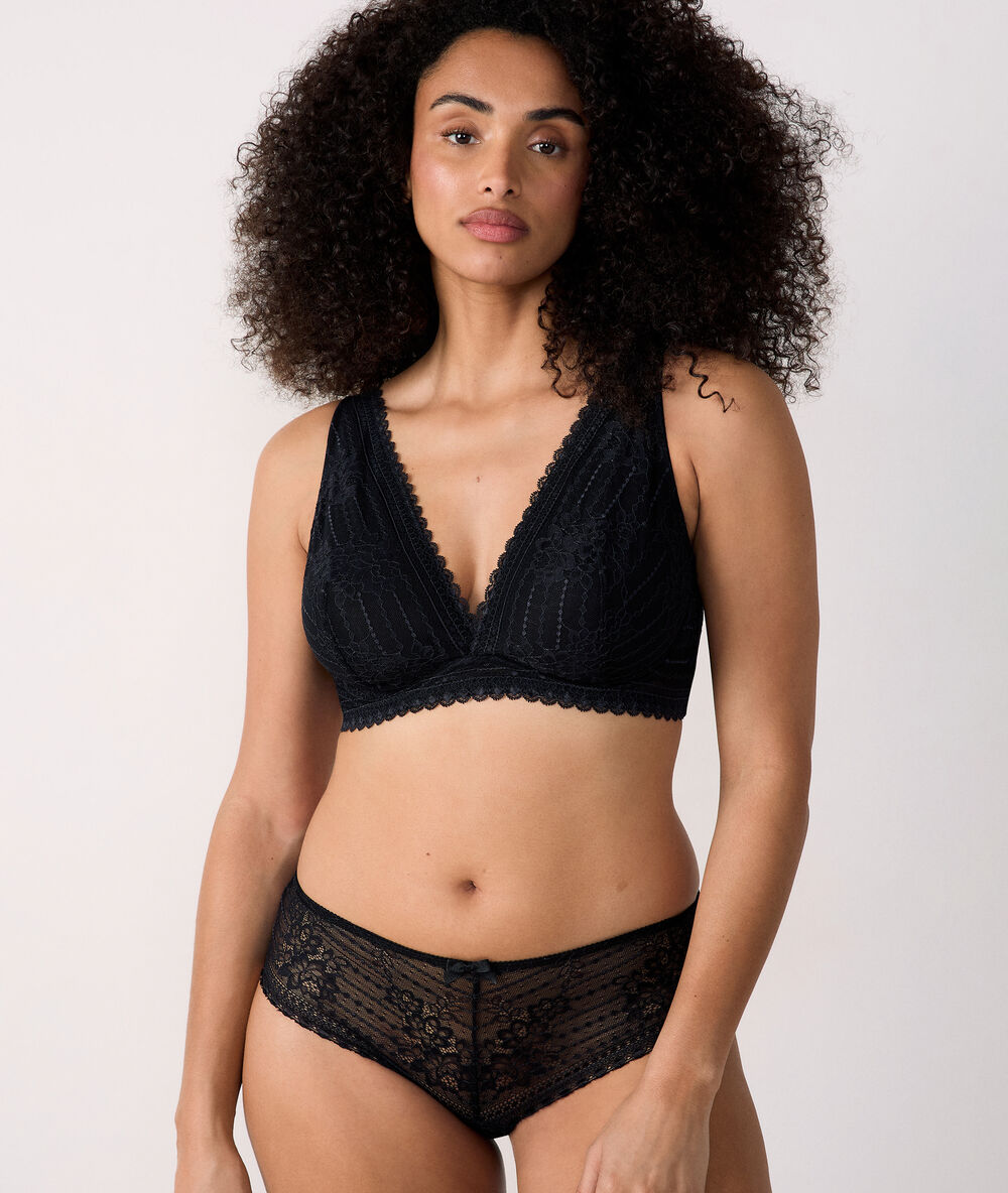 Soutien-gorge n°7 : triangle armaturé noir.