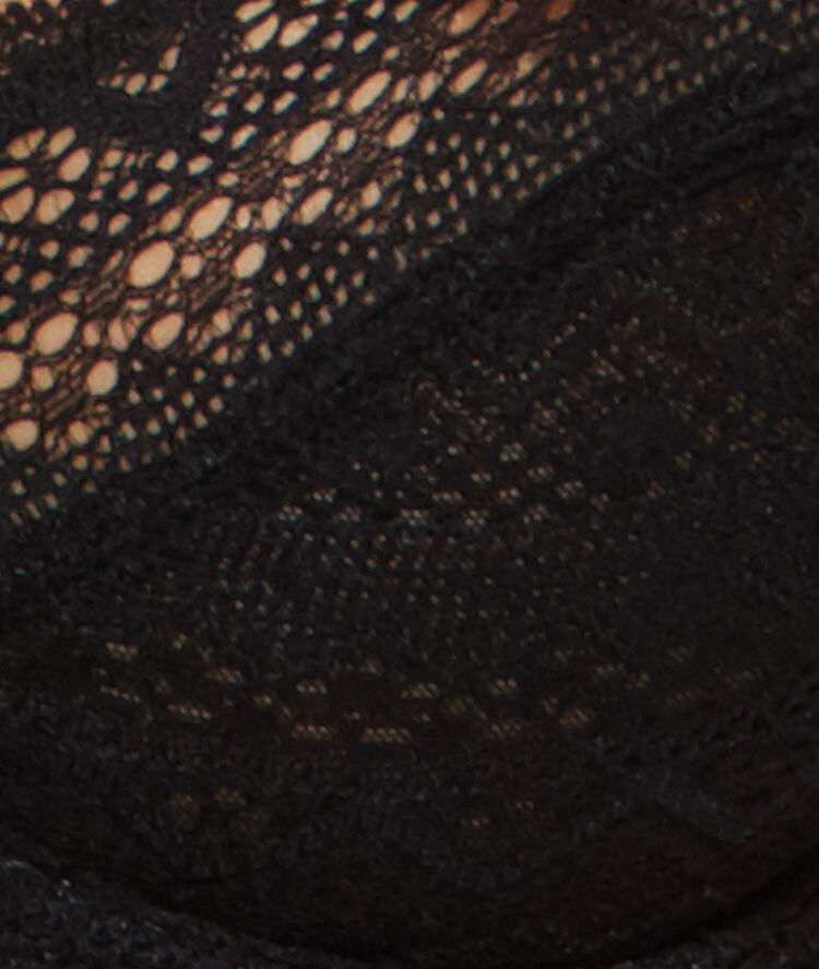Soutien-gorge corbeille noir.